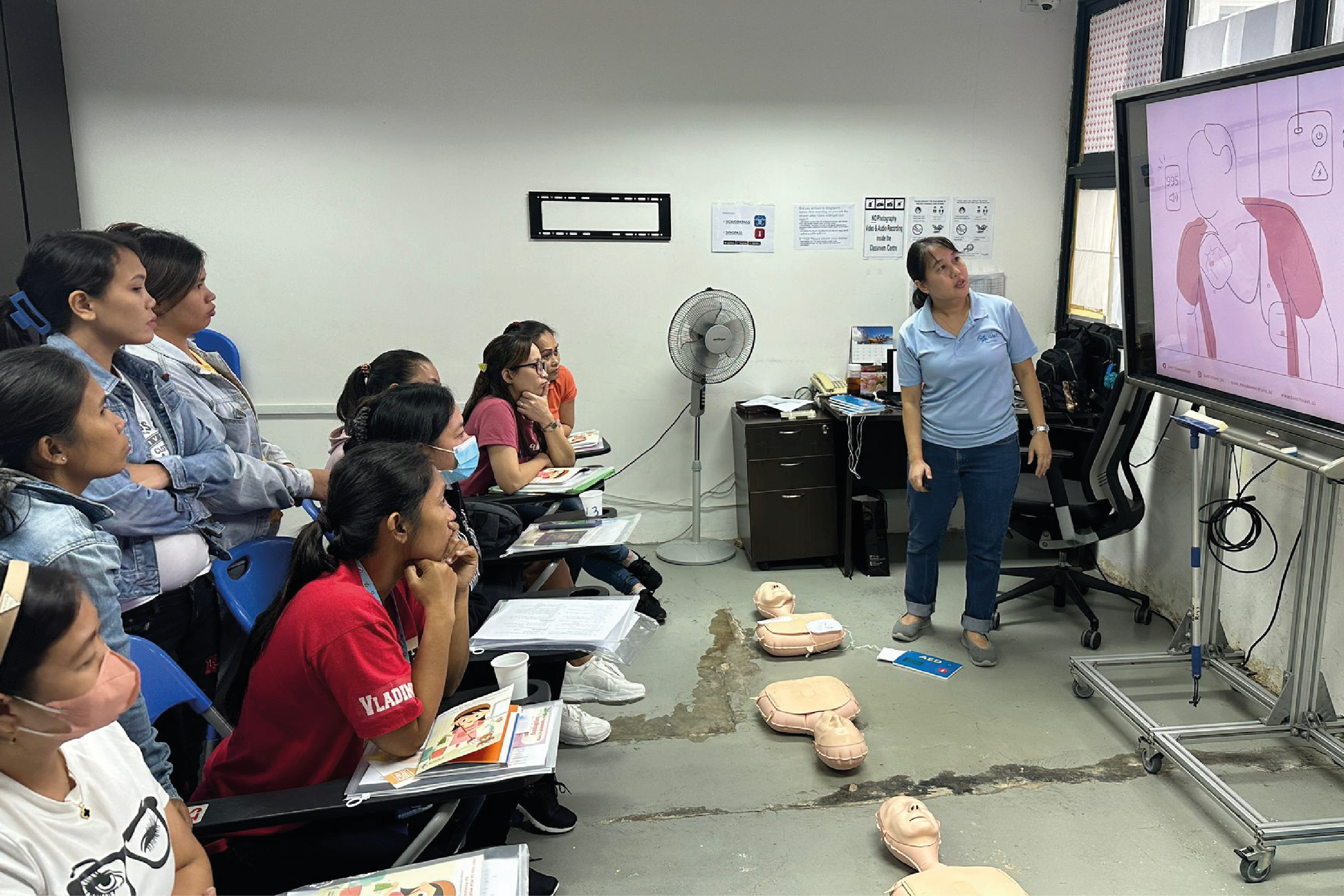 Photo of a DARE facilitator teaching domestic workers.